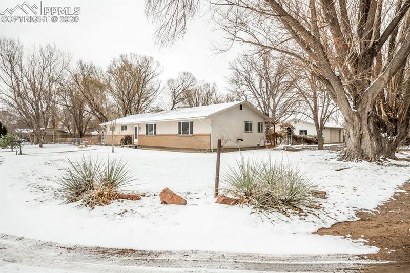 2246 Diamond Dr, Pueblo, CO 81006