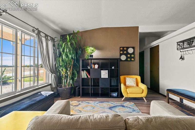 225 N Merrill Dr, Pueblo, CO 81007