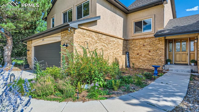225 Palm Springs Dr, Colorado Springs, CO 80921