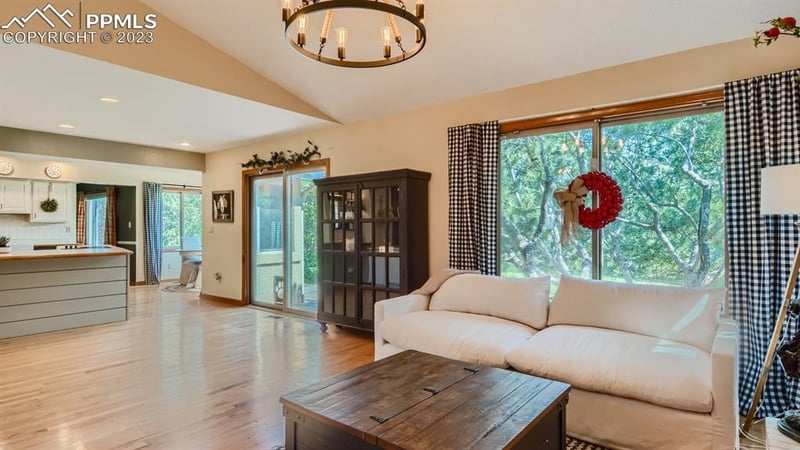 225 Palm Springs Dr, Colorado Springs, CO 80921