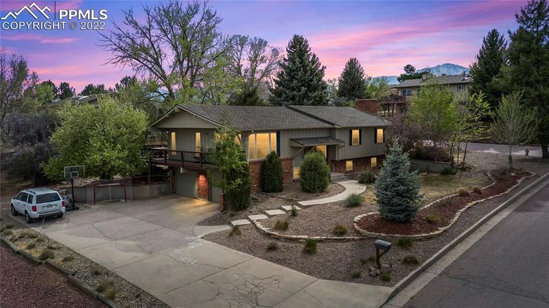 225 Sunbird Cliffs Ln, Colorado Springs, CO 80919