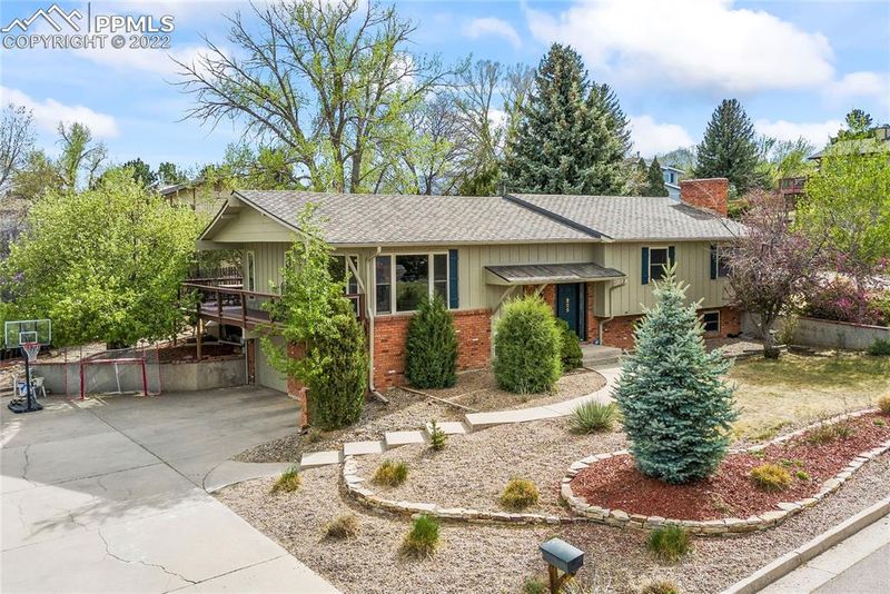 225 Sunbird Cliffs Ln, Colorado Springs, CO 80919