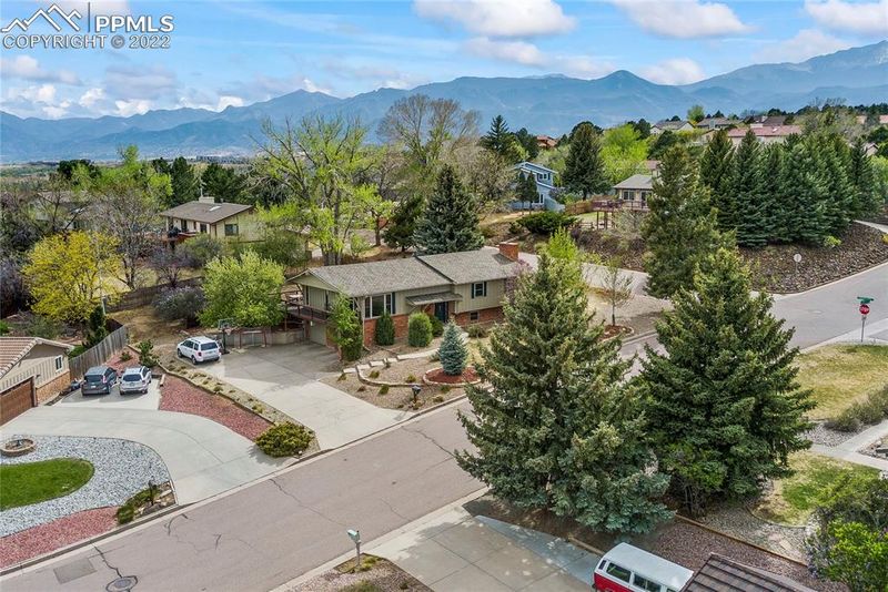 225 Sunbird Cliffs Ln, Colorado Springs, CO 80919