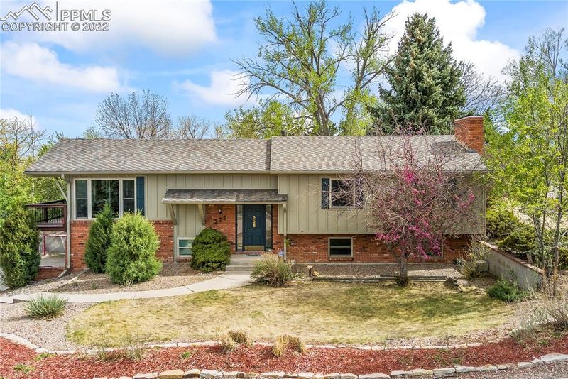 225 Sunbird Cliffs Ln, Colorado Springs, CO 80919