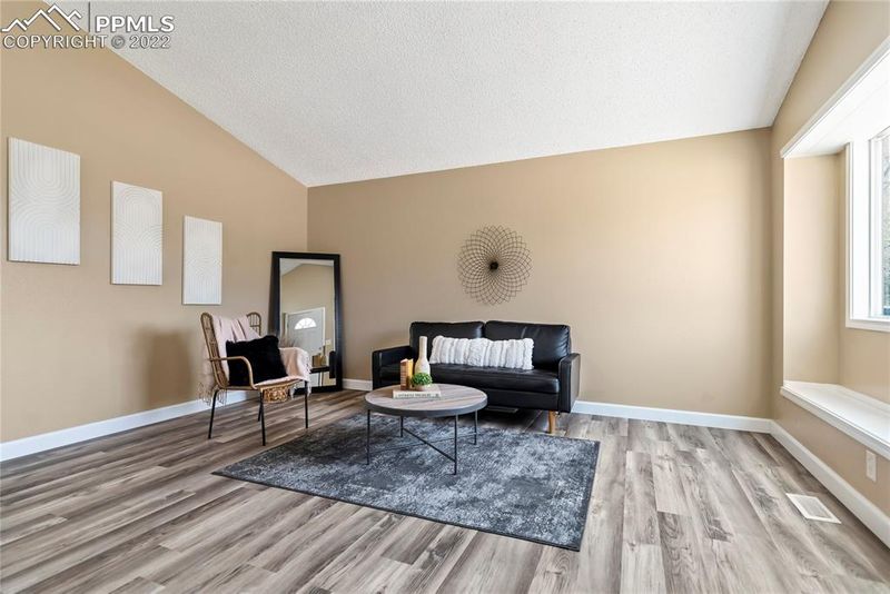 2255 Heathercrest Dr, Colorado Springs, CO 80915