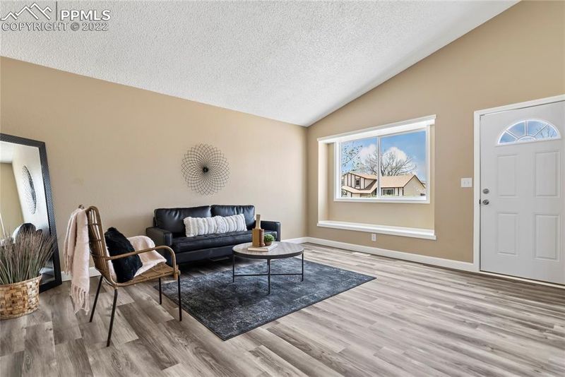 2255 Heathercrest Dr, Colorado Springs, CO 80915