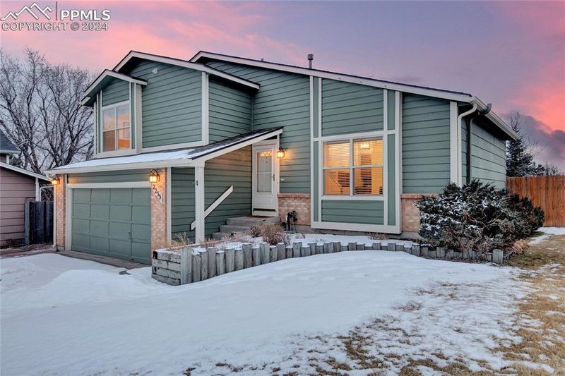 2255 Pale Moon Dr, Colorado Springs, CO 80919