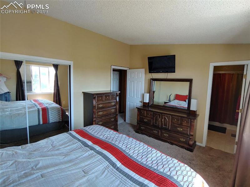 2265 Heathercrest Dr, Colorado Springs, CO 80915
