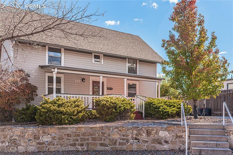 227 Cheyenne Ave, Colorado Springs, CO 80903