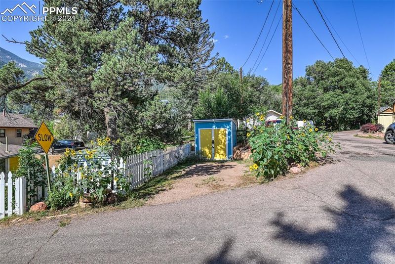 227 Iron Rd, Manitou Springs, CO 80829
