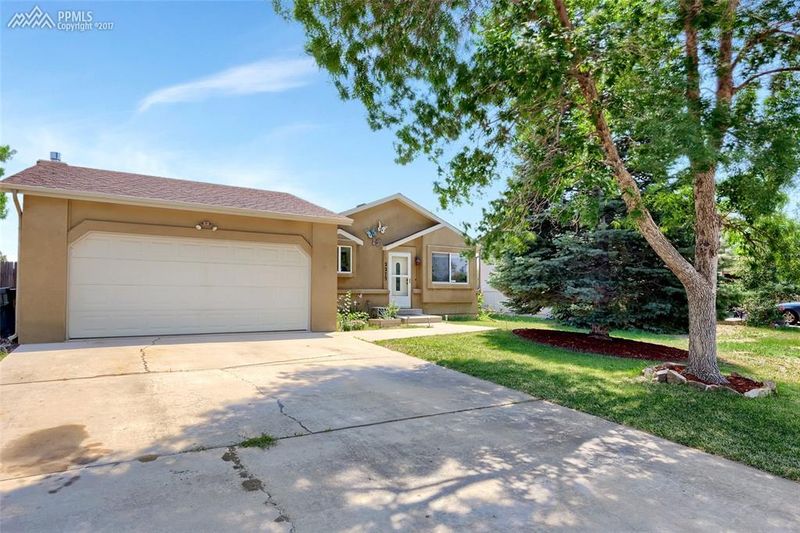 2275 Heathercrest Dr, Colorado Springs, CO 80915