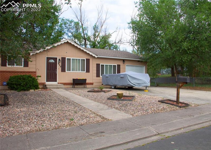 228 Longfellow Dr, Colorado Springs, CO 80910