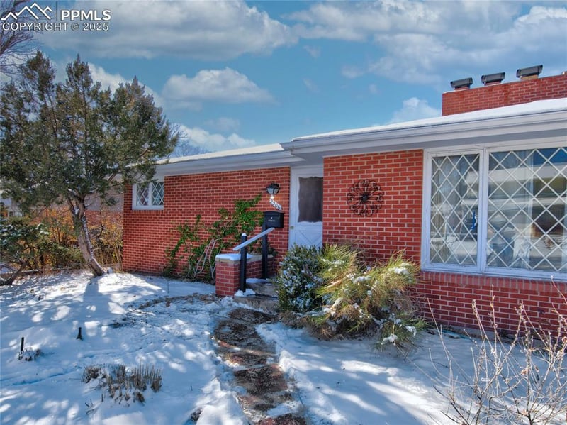 2306 Bedford Ln, Colorado Springs, CO 80909