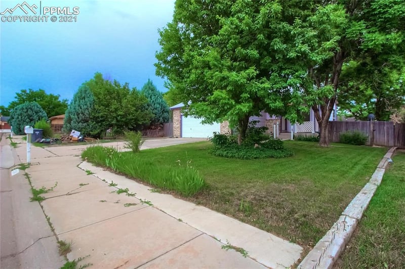 2306 Newcastle Dr, Pueblo, CO 81008