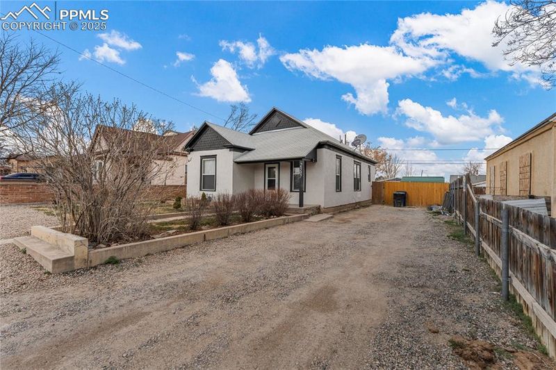 2307 W 13th St, Pueblo, CO 81003