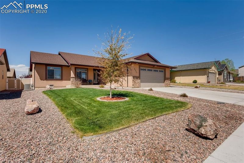 2311 Meadowlark Ln, Pueblo, CO 81008