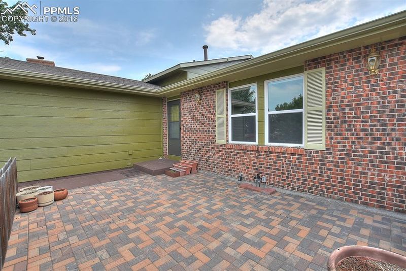 2313 Distinctive Dr, Colorado Springs, CO 80920