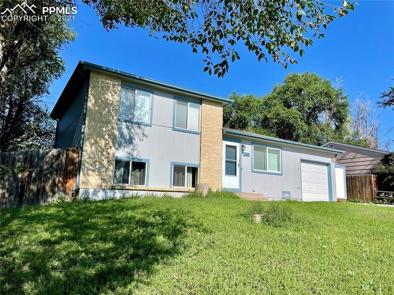 232 Longfellow Dr, Colorado Springs, CO 80910