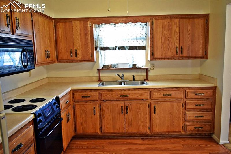 232 Quebec St, Colorado Springs, CO 80911