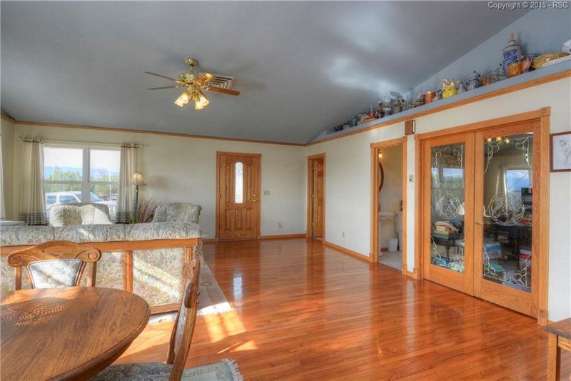 233 Top Notch Trl, Penrose, CO 81240