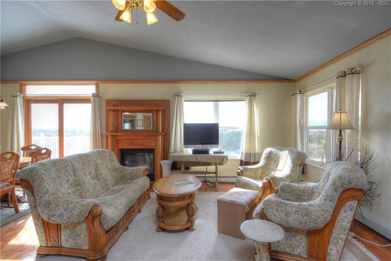 233 Top Notch Trl, Penrose, CO 81240