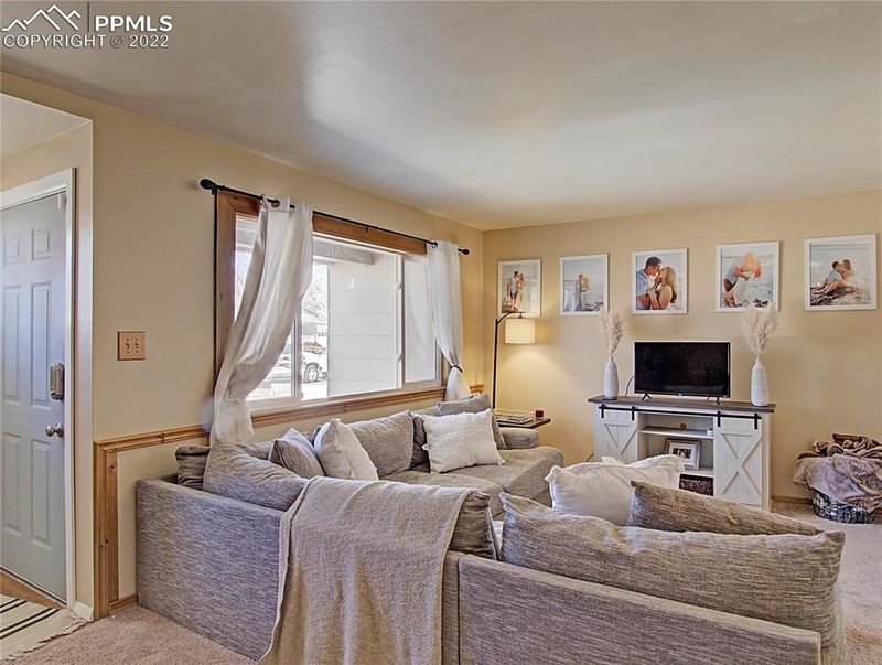 237 Davie Dr, Colorado Springs, CO 80911