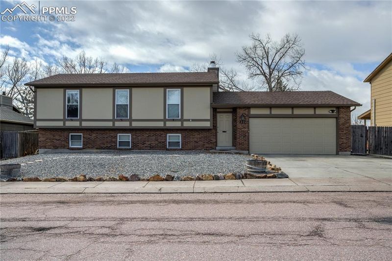 237 Saddlemountain Dr, Colorado Springs, CO 80919