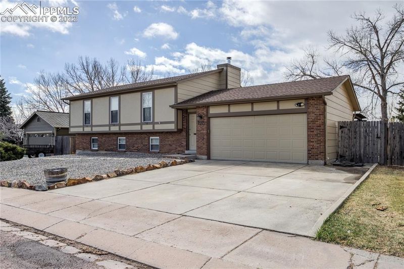 237 Saddlemountain Dr, Colorado Springs, CO 80919