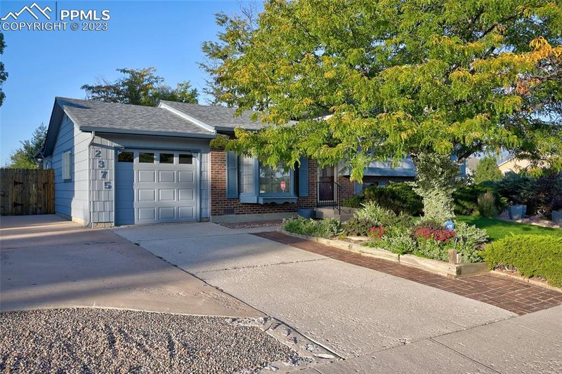 2375 Jet Wing Dr, Colorado Springs, CO 80916