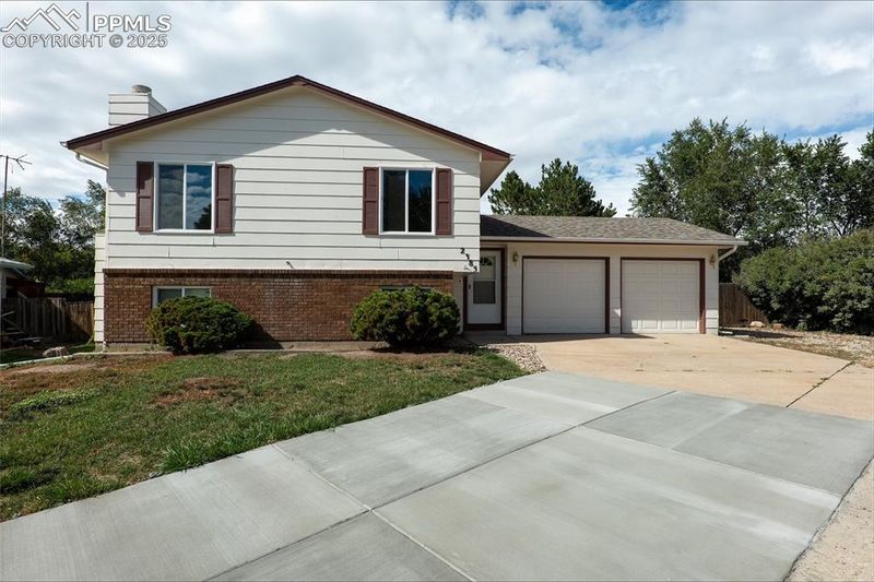 2385 Heathercrest Dr, Colorado Springs, CO 80915