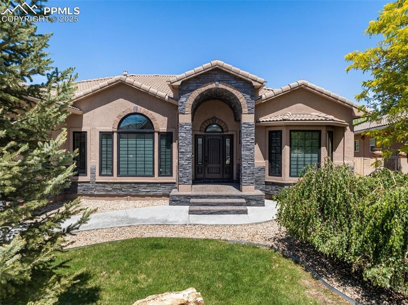 24 Redondo Ln, Pueblo, CO 81005