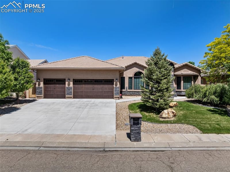 24 Redondo Ln, Pueblo, CO 81005