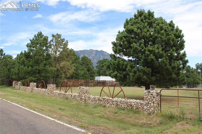 240 Cherokee Dr, Colorado Springs, CO 80926