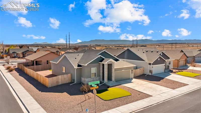 2402 Sunrise Ln, Pueblo, CO 81008