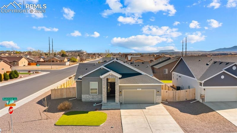 2402 Sunrise Ln, Pueblo, CO 81008