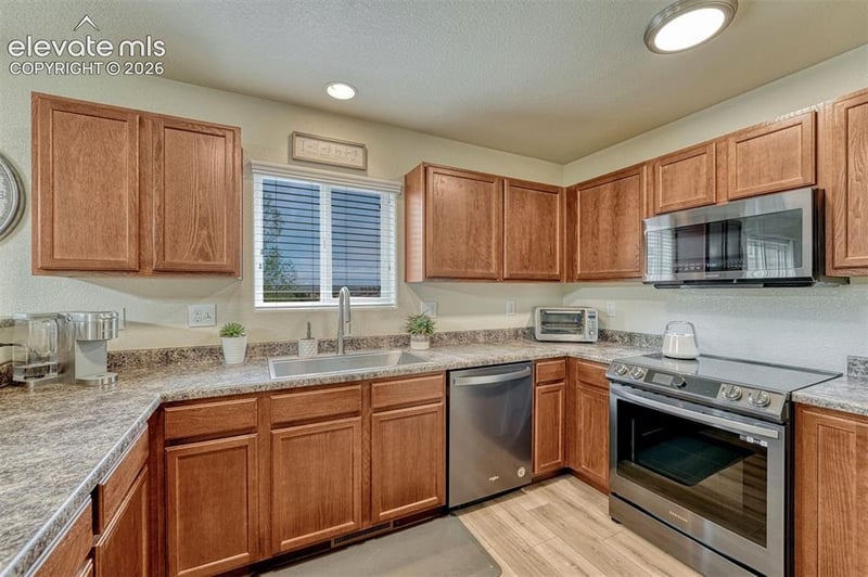 2404 Shady Aspen Dr, Colorado Springs, CO 80921