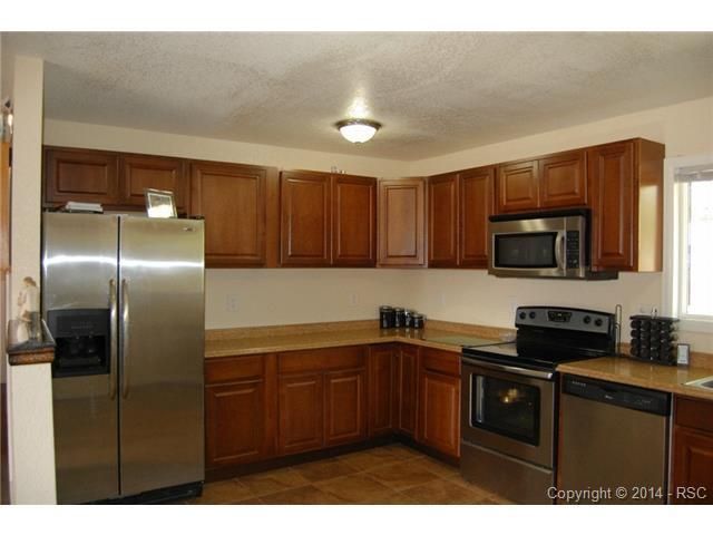 2410 W Anjelina Cir, Colorado Springs, CO 80916