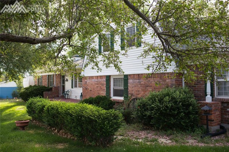 2410 Flintridge Dr, Colorado Springs, CO 80918