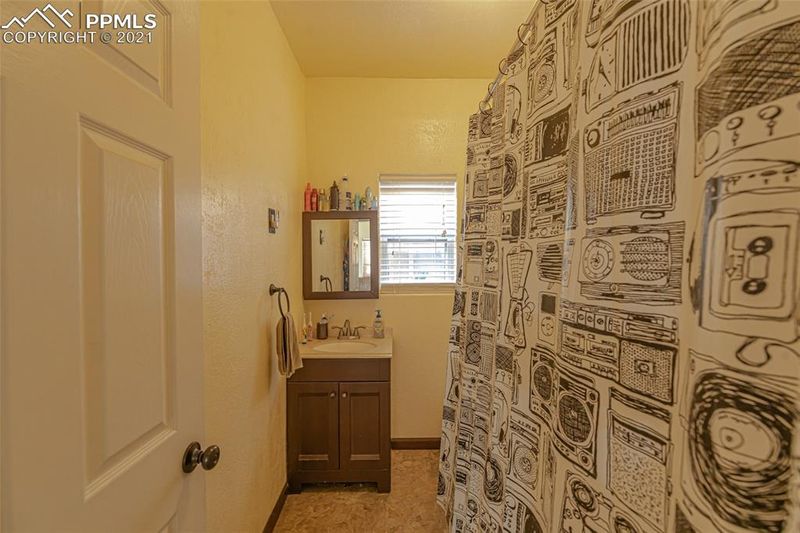 2414 E Routt Ave, Pueblo, CO 81004