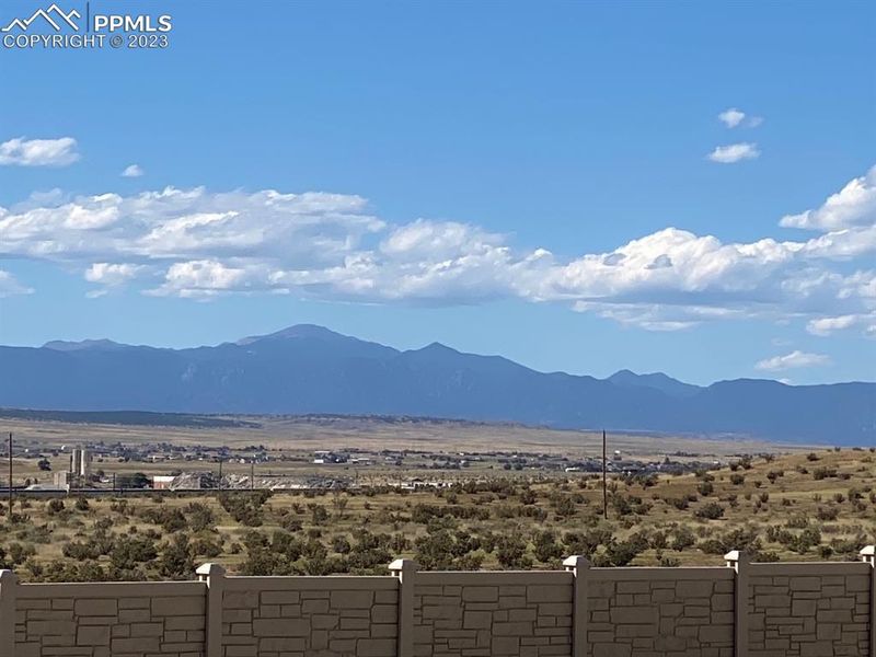 2414 Yankee Ct, Pueblo, CO 81008