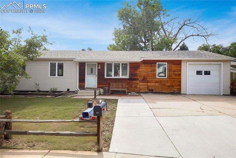 242 Darwin Pl, Colorado Springs, CO 80916
