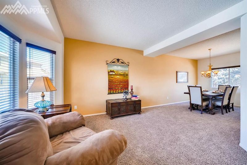 2425 Calistoga Dr, Colorado Springs, CO 80915