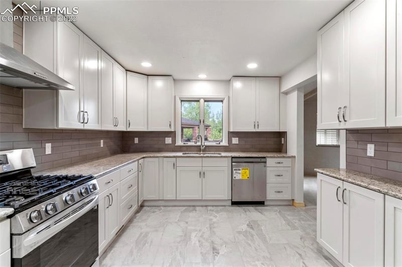 2430 Mesa Rd, Colorado Springs, CO 80904