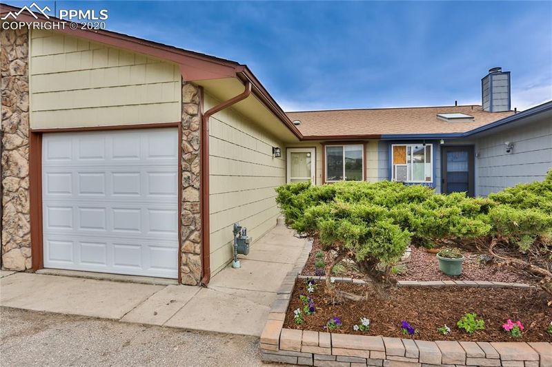 2433 Shawnee Dr, Colorado Springs, CO 80915