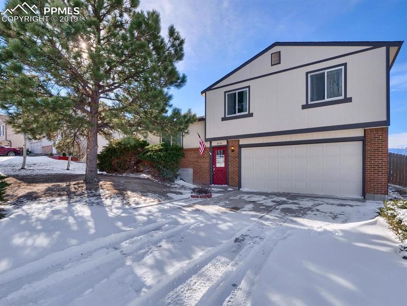 2439 Legend Dr, Colorado Springs, CO 80920