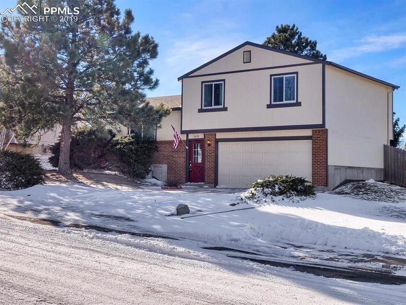 2439 Legend Dr, Colorado Springs, CO 80920