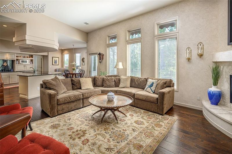 245 Thames Dr, Colorado Springs, CO 80906