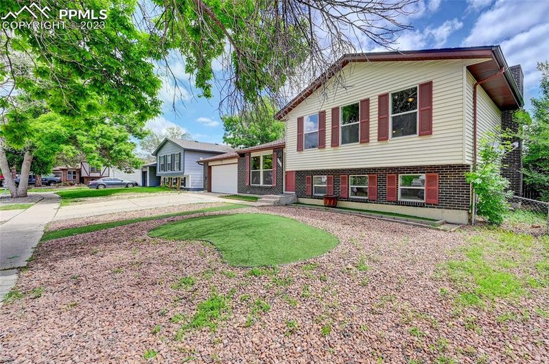 2451 E Payne Cir, Colorado Springs, CO 80916