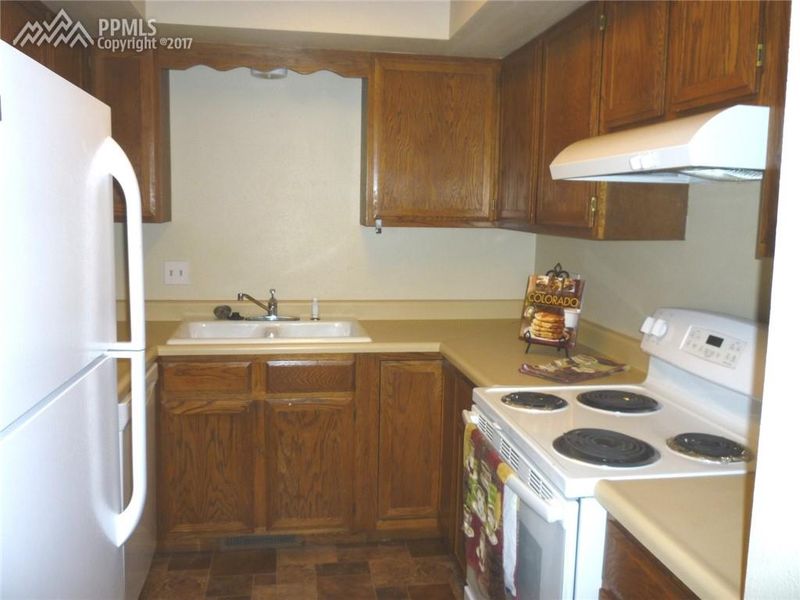 2480 Hamlet Ln #B, Colorado Springs, CO 80918