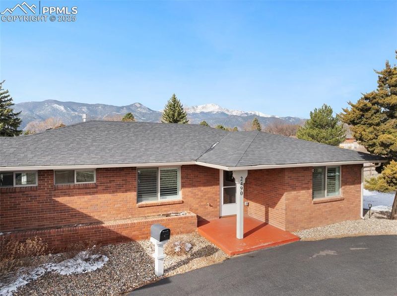 2490 Mesa Rd, Colorado Springs, CO 80904